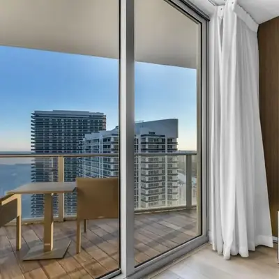 Ocean Luxe Pad for 6 Guests with Poolside Access