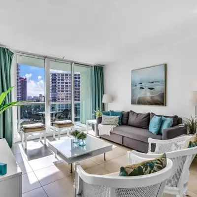 Family-Friendly Beach Condo Steps to the Ocean- 9th floor