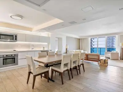 a kitchen and dining room with a table and chairs at Villa Lumea in Miami Beach