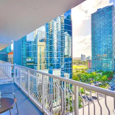 Bright & Modern Condo in Brickell w Pool Access