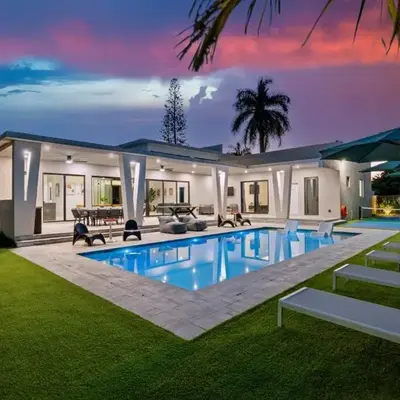Miami Ultra Villa w Pool Movie Theater Pickle Ball