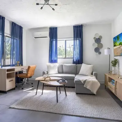 Unit 4 Beautiful 1BR Apt w Parking Near Biscayne Blvd