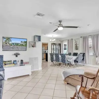 Cozy three bedroom near Hollywood beach