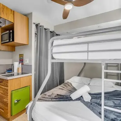 Compact Miami Suite