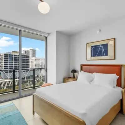 Modern Studio w Skyline Views by Bayfront Park