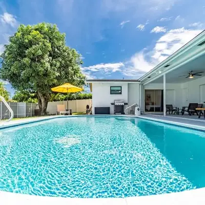 Large corner Villa with Pool Table and Private Pool