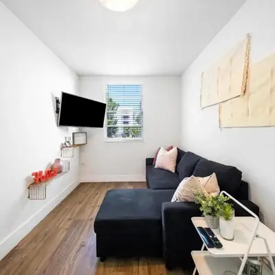 Art Deco Gem by the Beach King Bed & Parking