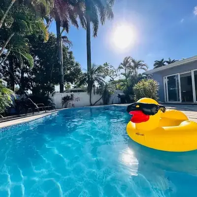 Endless Summer - Heated Pool - 6 minutes to the Beach