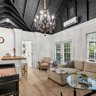 Newly Renovated Home- Sailboat Bend - Walk to Las Olas - 4 Miles to Beach