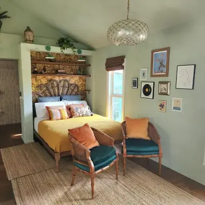 LUSH TROPICAL STUDIO in FT LAUDEDALE'S HISTORICAL SAILBOAT BEND NEIGHBORHOOD