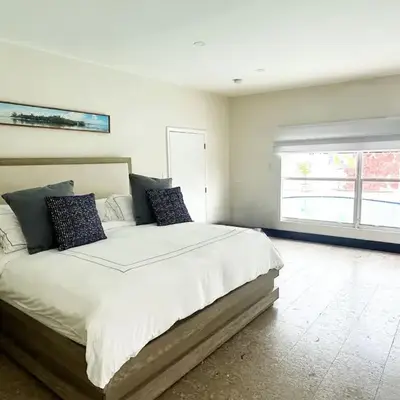 Luxury 4BR Coconut Grove Home wIith Pool and BBQ