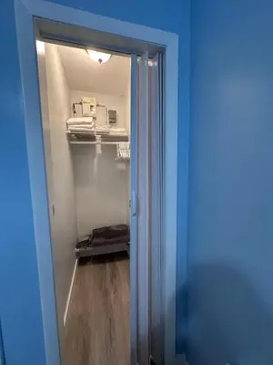 an open door to a walk in closet with a room at Cozy room close to everything, 5min to the airport in Miami