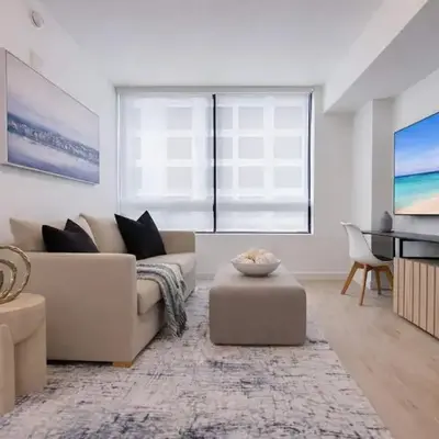 City Skyline Views & Rooftop Pool at District 225