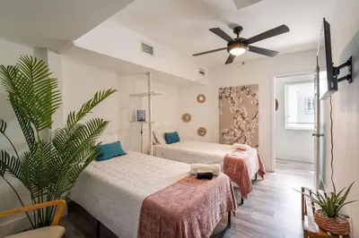 a bedroom with two beds and a ceiling fan at Mar & Luna Family retreat in Miami