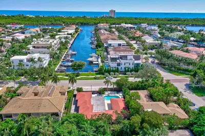 an aerial view of a resort with a marina at Waterfront Unit #2 20 Min Walk to Beach and Shops in Fort Lauderdale