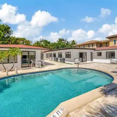 Waterfront Unit #2 20 Min Walk to Beach and Shops