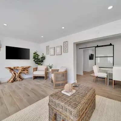 Waterfront Unit #3 20 Min Walk to Beach and Shops