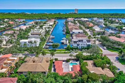 an aerial view of a resort with a marina at Waterfront Unit #5 20 Min Walk to Beach and Shops in Fort Lauderdale