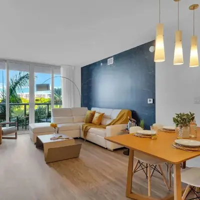 Spectacular Near Beach 2 BR Apartment