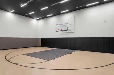 a basketball court with a hoop and a basketball hoopphasis at Well-Located Condo with Free Parking and Amenities in Miami