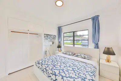 a bedroom with a bed and a window at Aventura Ives Family Home in Miami