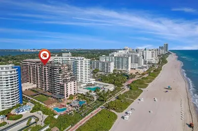 an aerial view of a beach and buildings at Beachfront Luxury Alexander Unit, Pool Gym Parking in Miami Beach