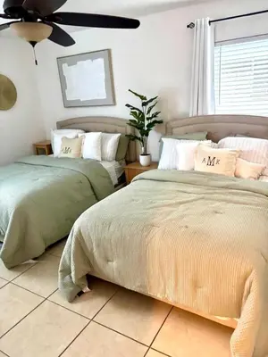 a bedroom with two beds and a ceiling fan at Exclusive suites in Fort Lauderdale