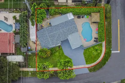an overhead view of a yard with a swimming pool at 4 Bedroom Villa Pool Game Room By Beach & Hard Rock in Pembroke Pines