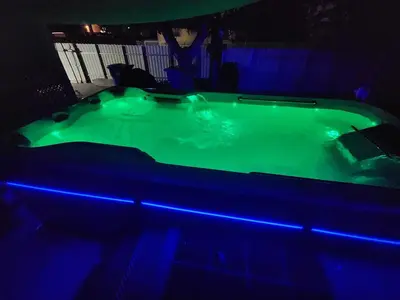 a large tub with blue lights in a dark room at Amazing room in Hollywood in Carver Ranches