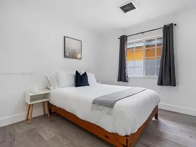 a bedroom with a large bed and a window at Large 4 bedroom Midtown Great Area in Miami
