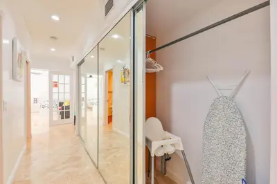 a walk in shower in a room with a glass door at Hollywood Family Vibes in Hollywood