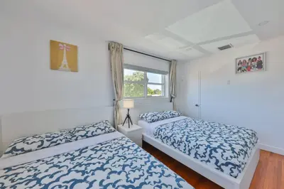 a bedroom with two beds and a window at Up and down - flat Are boring villa in North Miami Beach