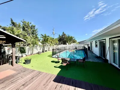 a large backyard with a pool and a deck at Better Experience Property in Miramar
