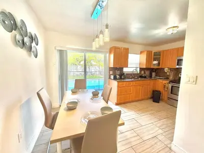 a kitchen with a table with chairs and a dining room at Better Experience Property in Miramar