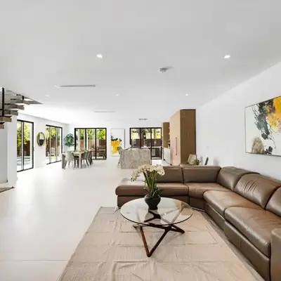 Up to 10 Guests! Design District Villa