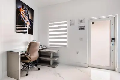 a office with a chair and a desk and a picture at Villa Shallat in Miami
