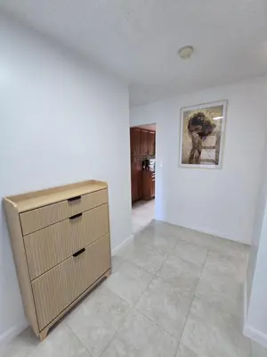 a room with a dresser and a picture on the wall at Chacon in Miami