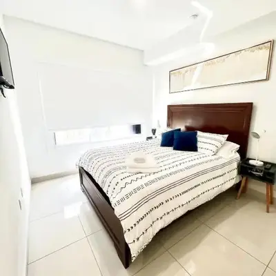 Studio Apartment with backyard - All Private!