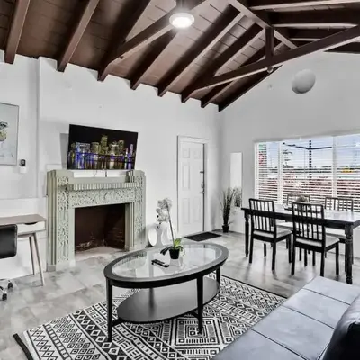 Lovely 1 BR Walking Distance To Ocean - Suite 1