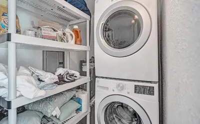 a laundry room with a washer and a washing machine at Tropical Retreat- Heated Pool 3 Miles to the Beach in Fort Lauderdale