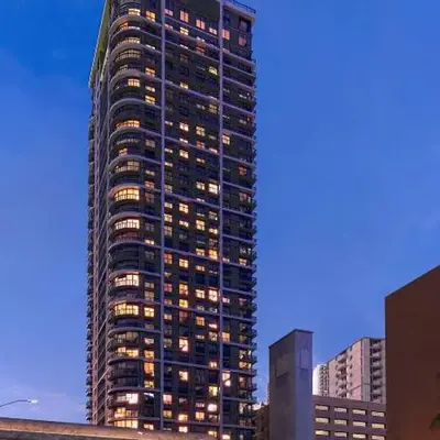 Elegant Condo Near Bayside in Central Miami