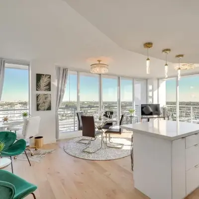 Elegant Condo with Stunning Views in Dtwn Hollywood