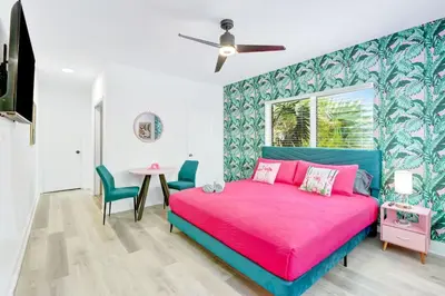 a bedroom with a bed and a table with chairs at Modern Miami Beach Studio with King Bed in Miami Beach