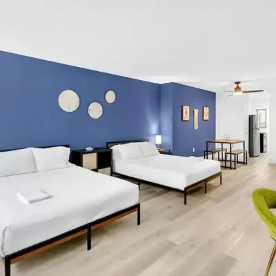 Cozy Miami Beach Studio with 2 Queens plus Workspace