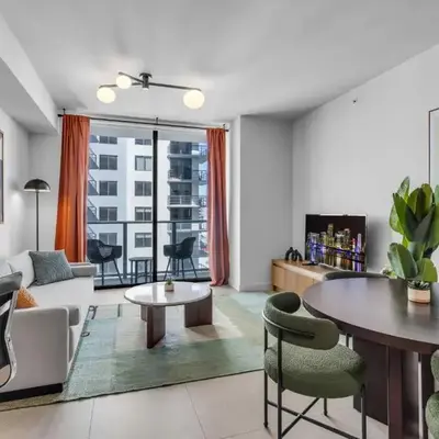 Stylish Urban 1BR Downtown Rooftop Pool & Views