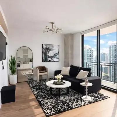 Prime Miami location - Modern Skyline Stay