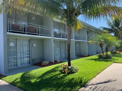 a building with palm trees in front of it at The Hollywood Gateway Inn in Hollywood