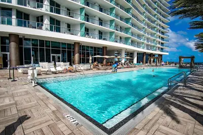 Gallery image of LYFE 4111 S Ocean dr in Hollywood