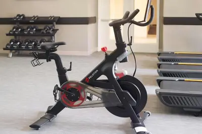 an exercise bike is parked in a gym at Courtyard by Marriott Fort Lauderdale City of Plantation in Plantation