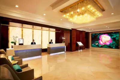 a lobby of a hotel with two people at the reception at Miami Marriott Dadeland in Miami